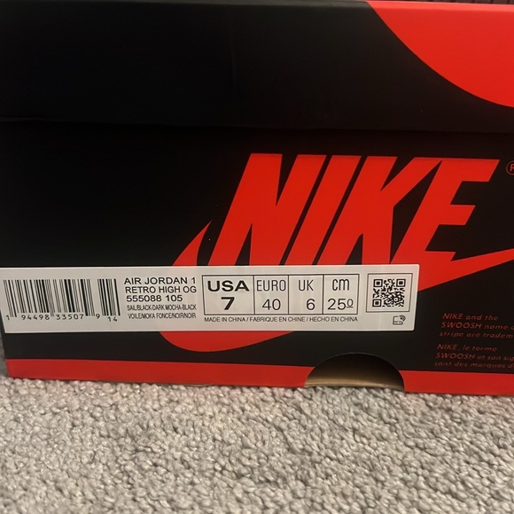 Air Jordan 1 Retro High OG 'Dark Mocha' - Picture 3 of 10